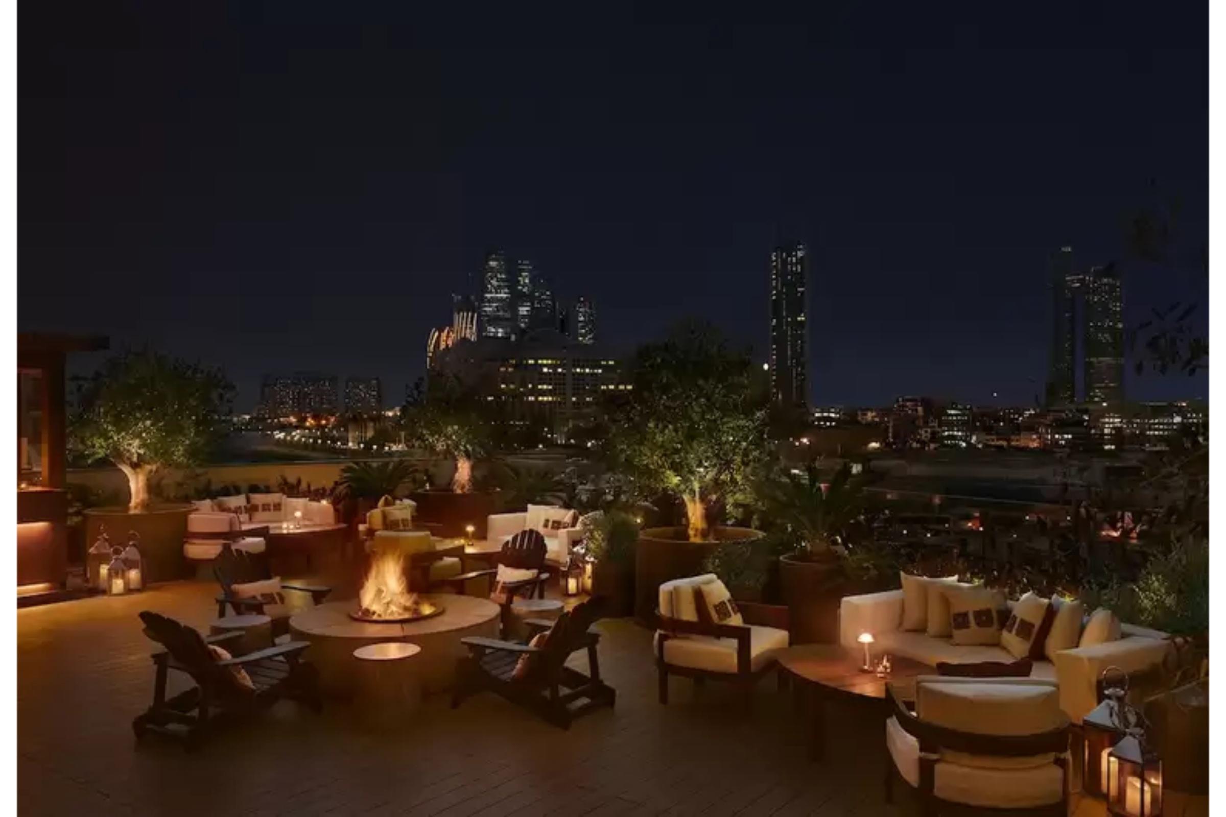 The Abu Dhabi Edition Eksteriør bilde The rooftop bar at the Mandarin Oriental, Munich