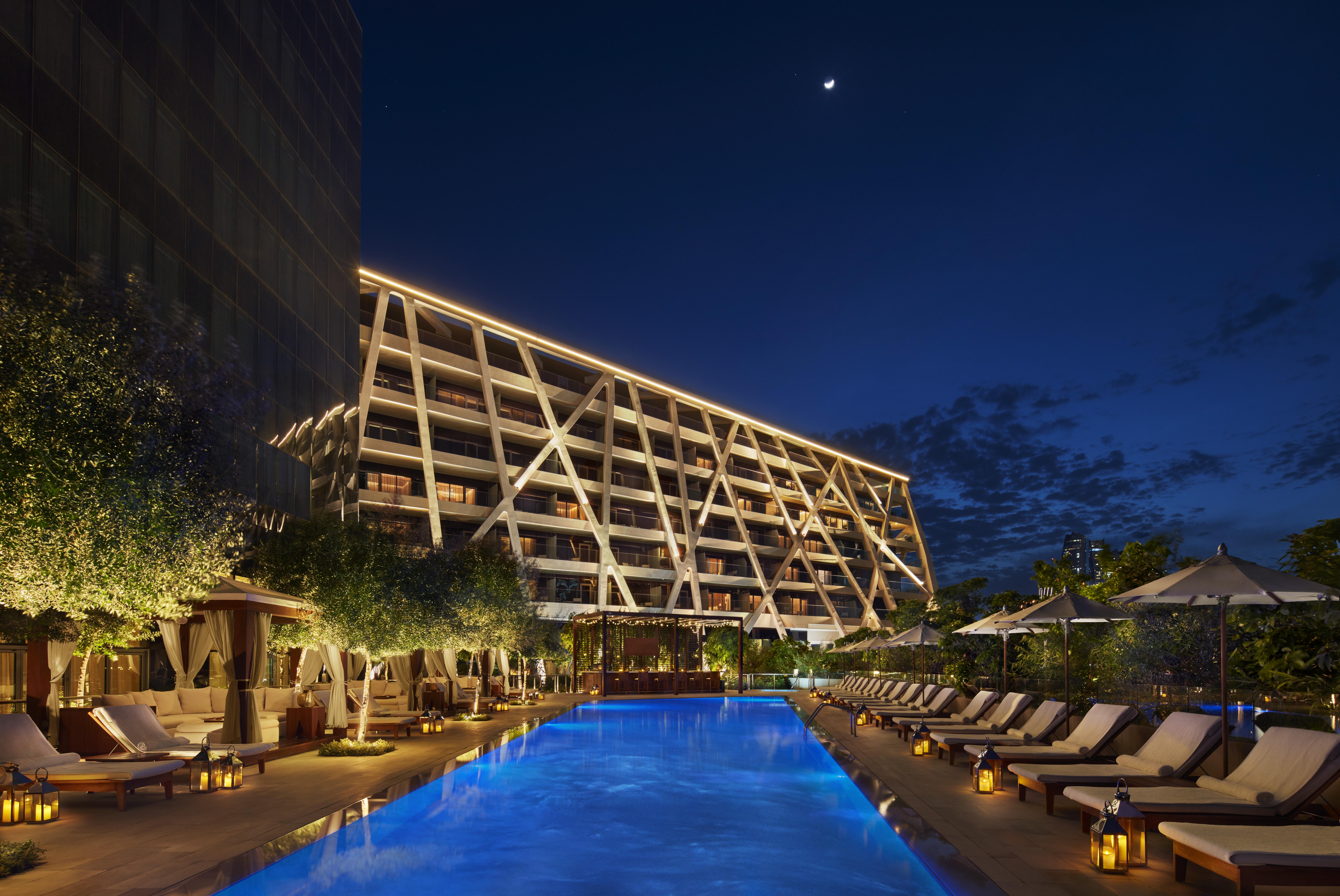 The Abu Dhabi Edition Eksteriør bilde The hotel's pool
