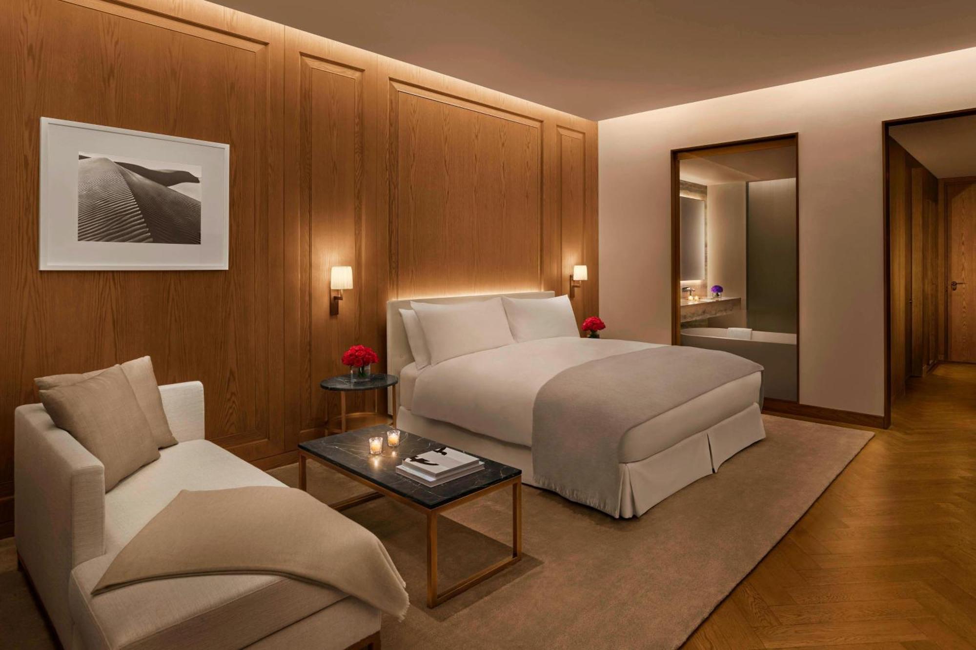 The Abu Dhabi Edition Eksteriør bilde A bedroom at The London Edition