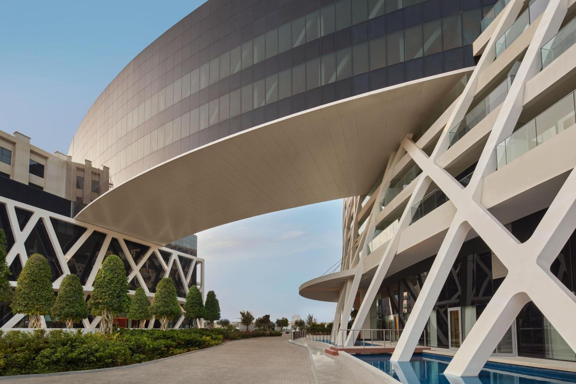 The Abu Dhabi Edition Eksteriør bilde The new building of the University of Patras